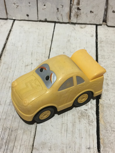 petite voiture jaune numéro 7